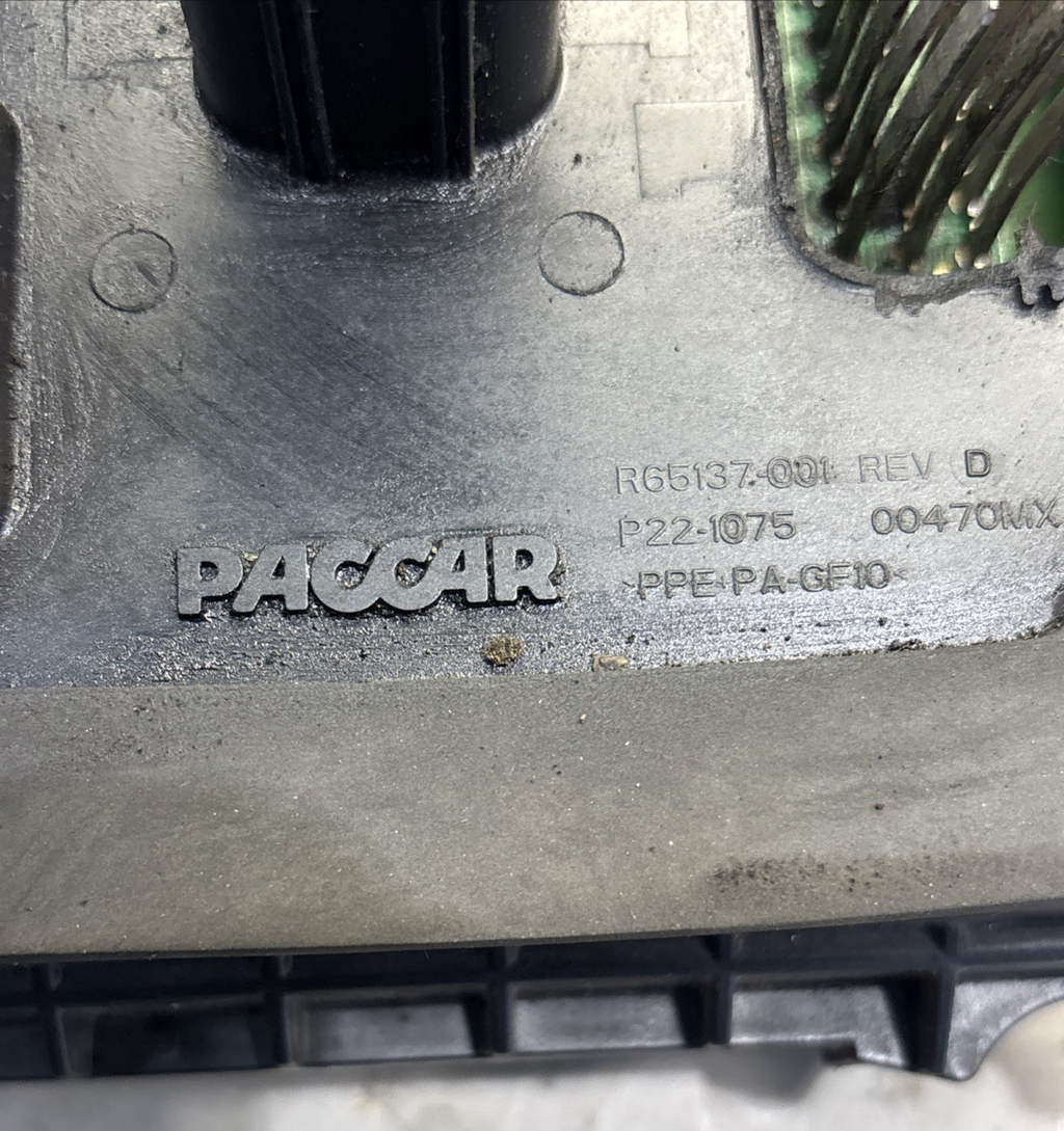 KENWORTH PACCAR FUSE ASSEMBLY CAB PDC P27-1147-0200 JUNCTION BOX DAMAGE