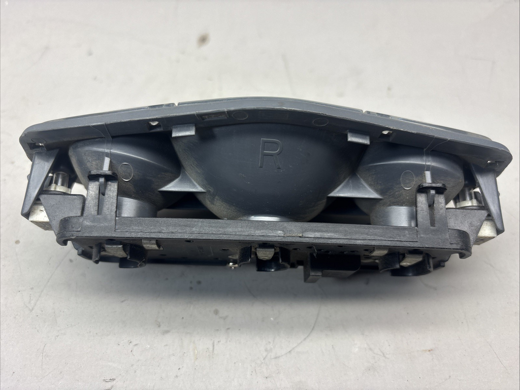 FREIGHTLINER 1-INJ-538-201 R PASSENGER OVERHEAD DOME READING LIGHT LAMP