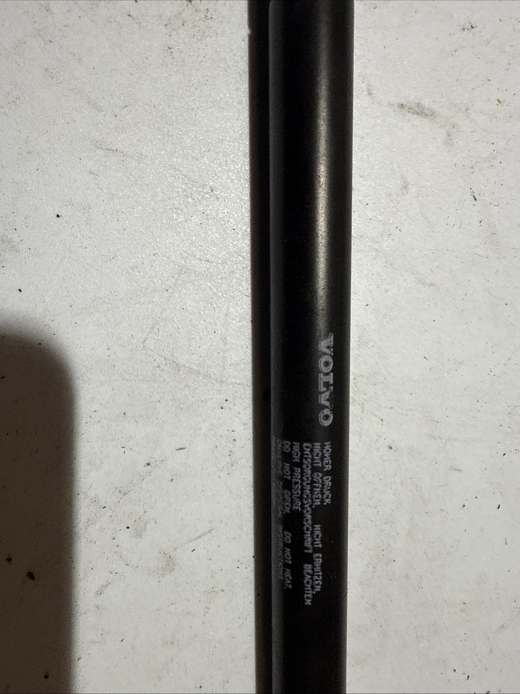 2018-2024 VOLVO VNL 860 REAR RIGHT TAILGATE TRUNK CABIN SHOCK STRUT 3981920 OEM