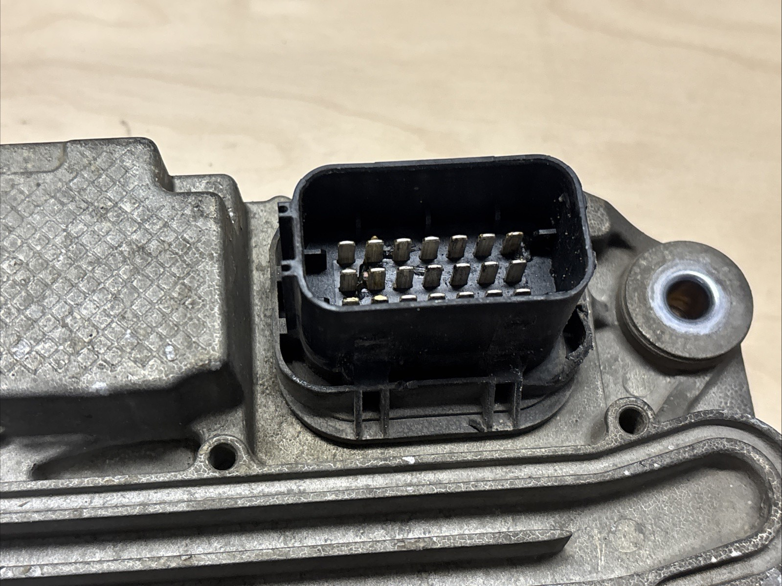 A0024460935 DETROIT DD15 ENGINE CONTROL MODULE (ECM) MCM2.1