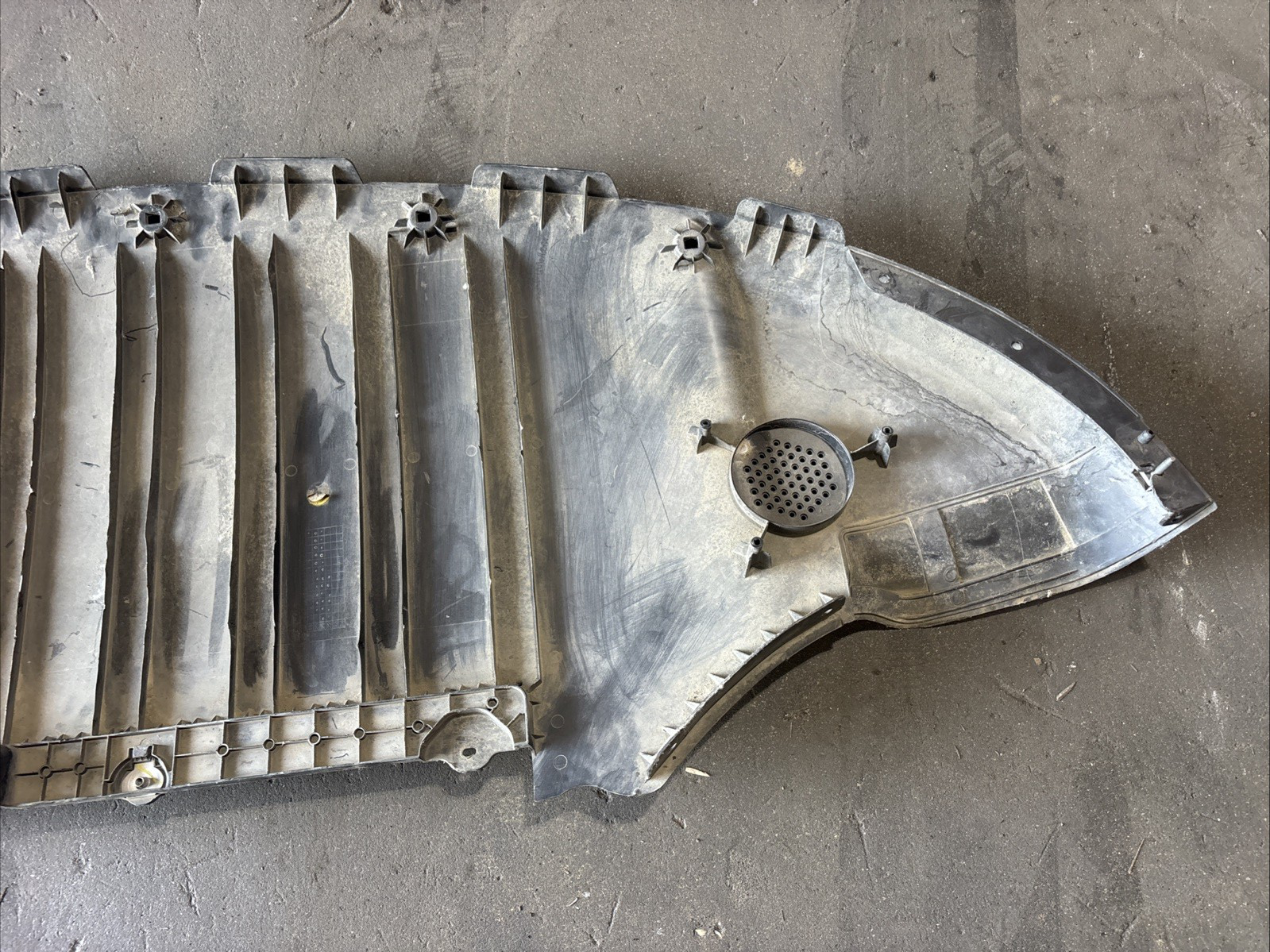2020-2022 TESLA MODEL Y FRONT BUMPER LOWER SHIELD UNDER TRAY 1493760-00-A OEM