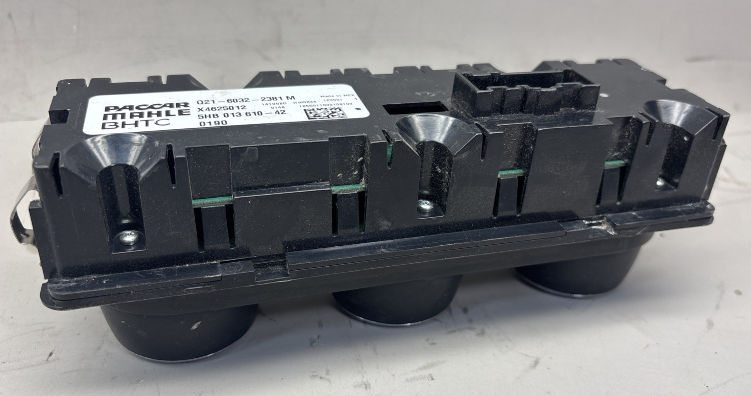 Peterbilt 579/Paccar Q21-6032-2381 H Climate Control / TEMPERATURE / A/C