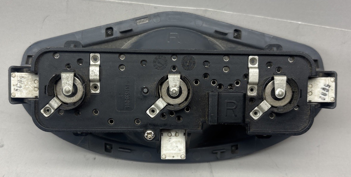 FREIGHTLINER 1-INJ-538-201 R PASSENGER OVERHEAD DOME READING LIGHT LAMP
