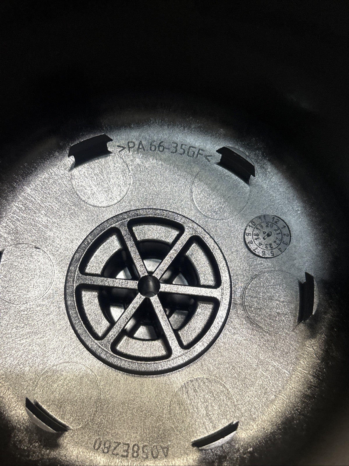 PACCAR MX13 ENGINE OIL FILTER CAP 315350 / 398218200 / A058E280