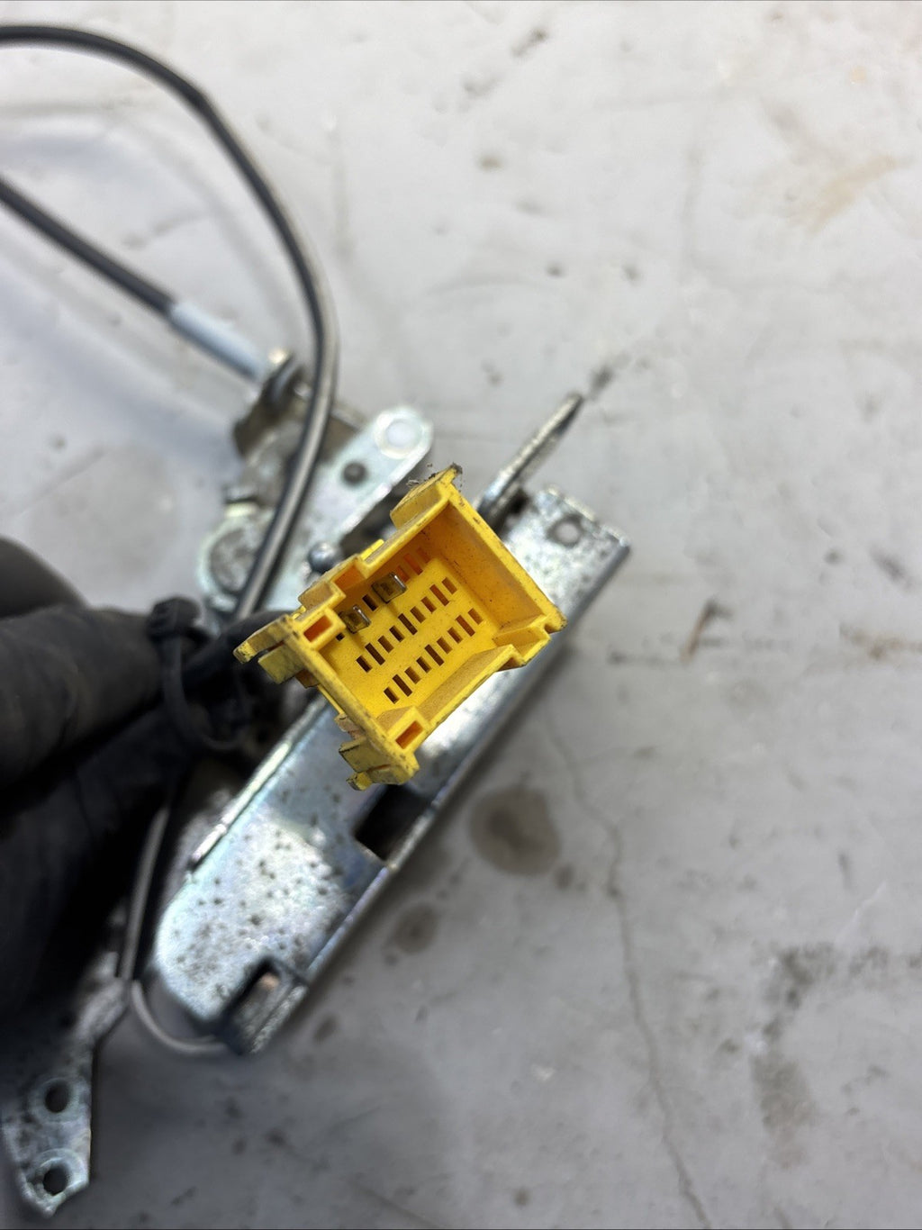 Genuine Volvo VNL VNR Door Lock Actuator Latch Motor 20570722 with Cable