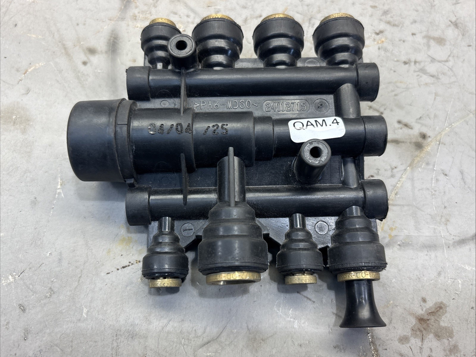 Genuine OEM Volvo 24112715 Air  Manifold