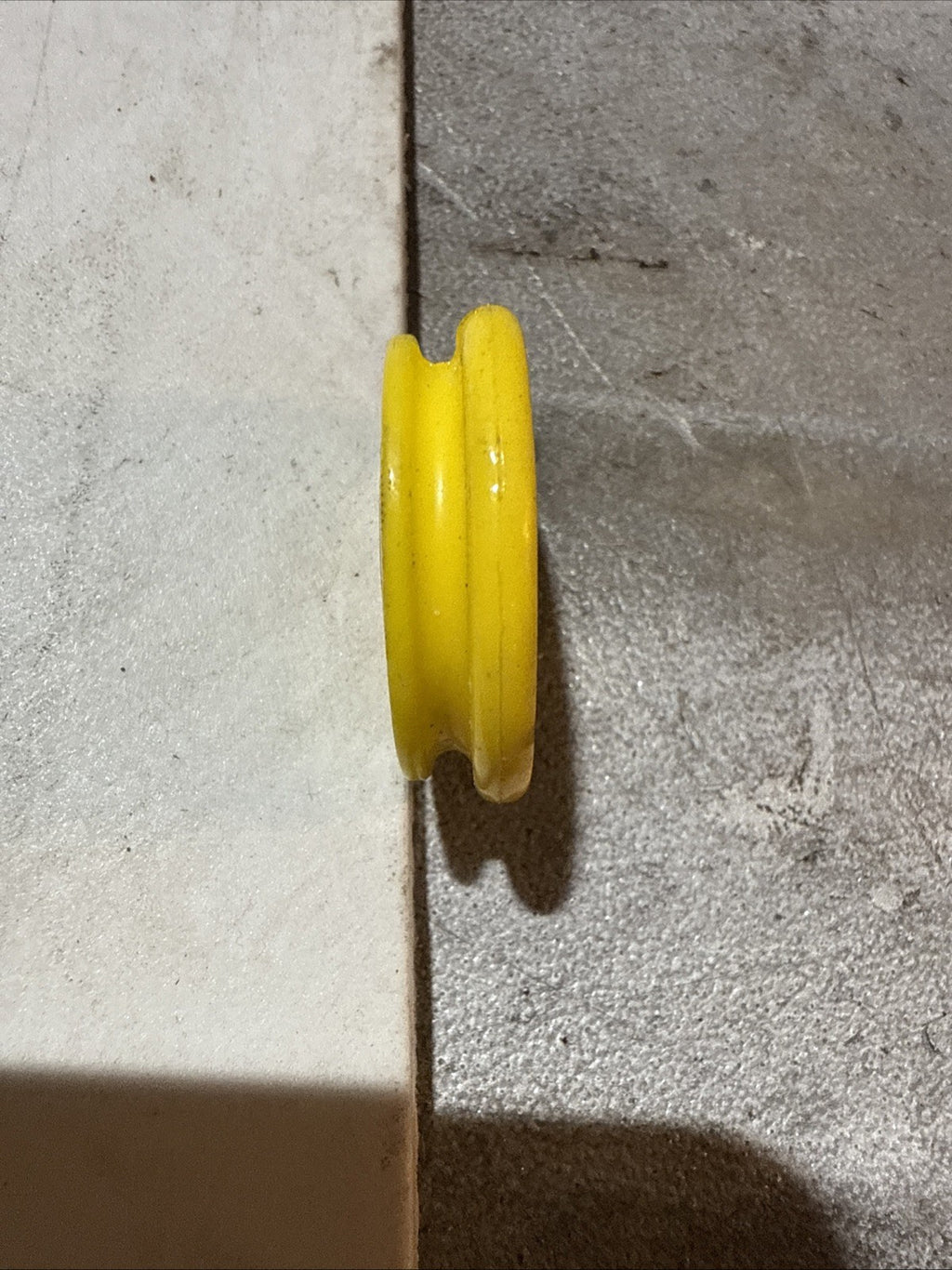 GLADHAND SEAL YELLOW PIE CUT Part #TEC101125Y-1 Interchange Part #101125Y-1