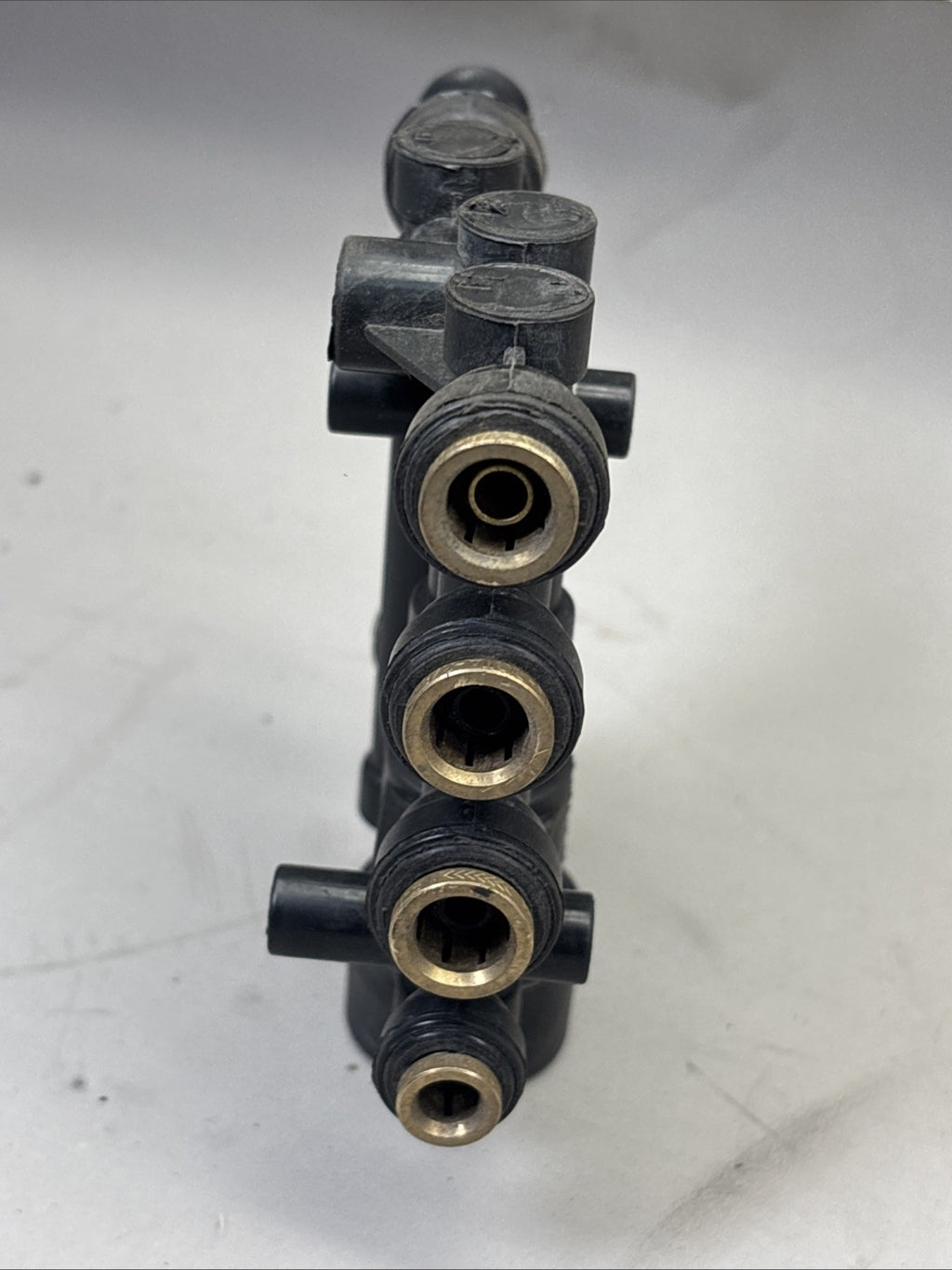 Genuine OEM Volvo 24112715 Air  Manifold