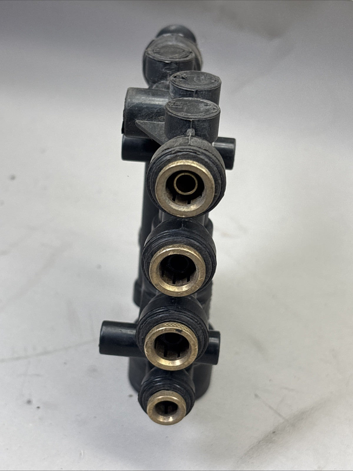 Genuine OEM Volvo 24112715 Air  Manifold