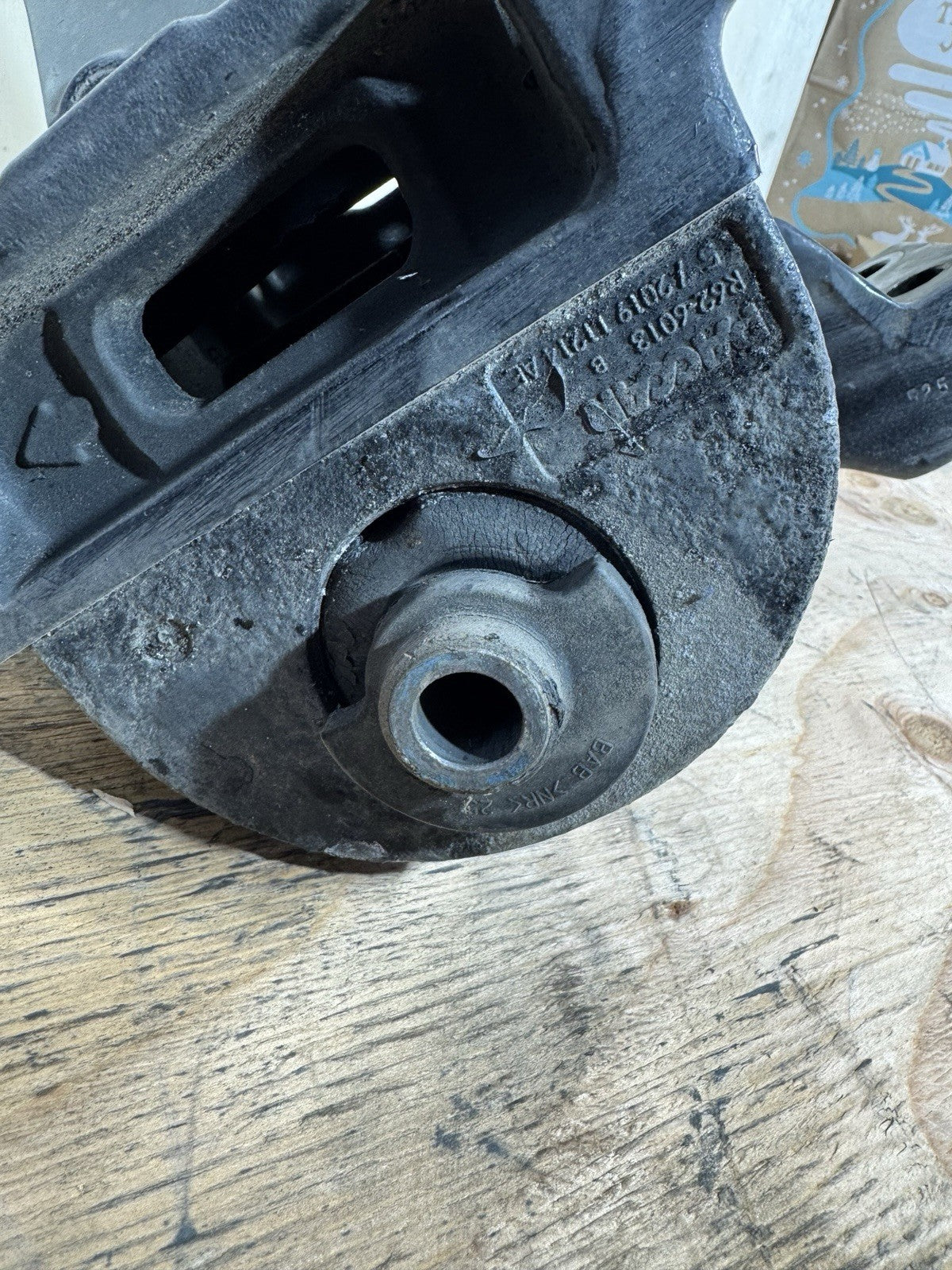 2021 Kenworth t680 PACCAR RIGHT CAB MOUNT BRACKET A85-6136R