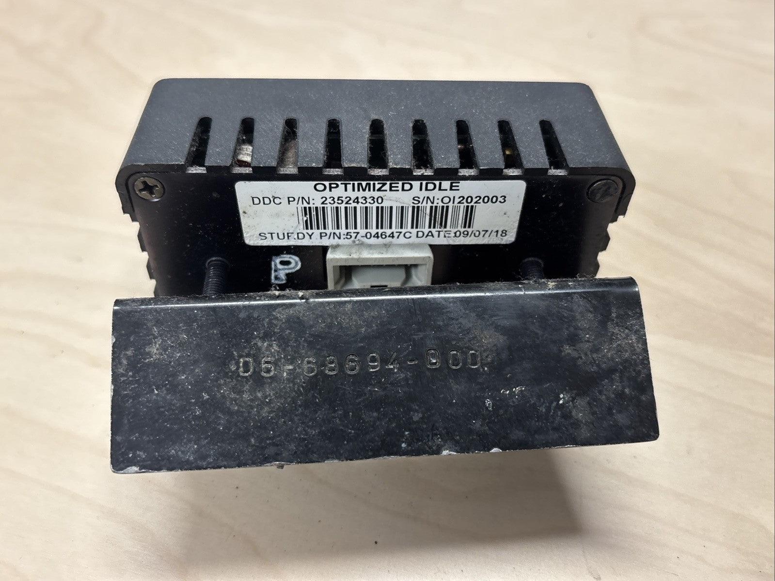 DETROIT DIESEL Optimized Idle Control Module 23524330 from a 2016 Cascadia
