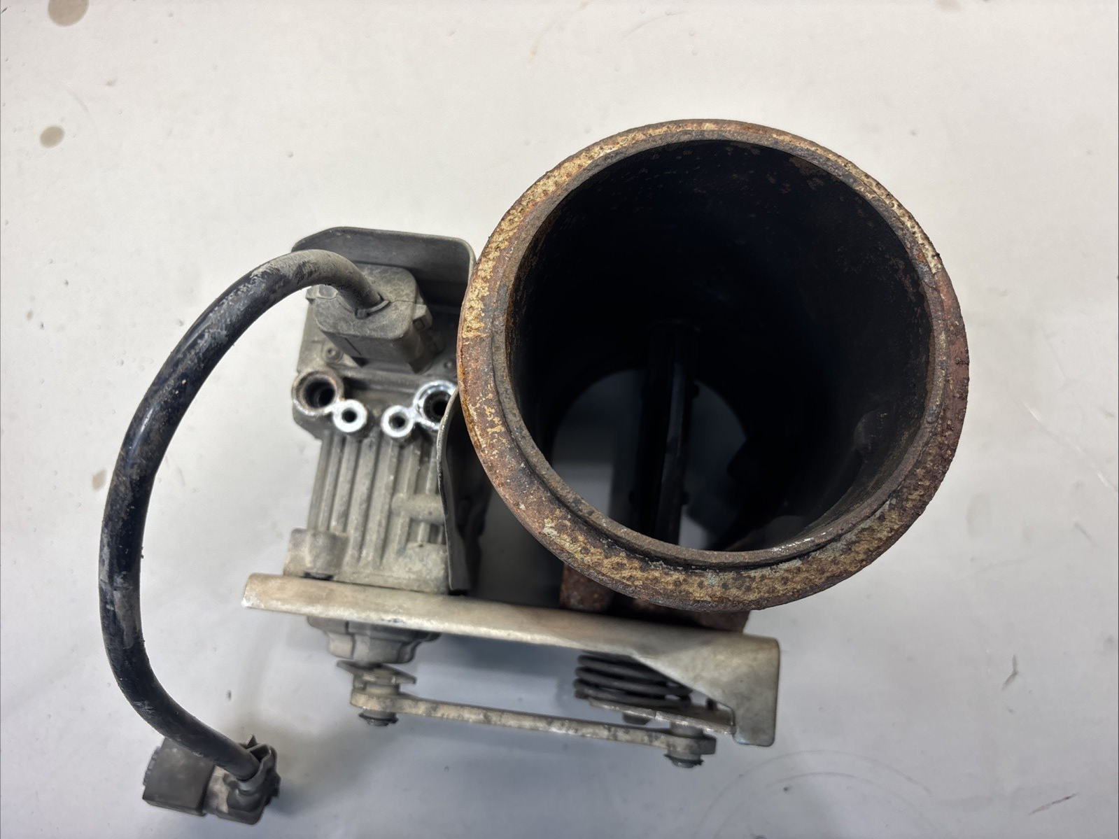 2123995 Genuine Paccar EGR Control Valve NEED NEW SPRING, SEE PICTURES.