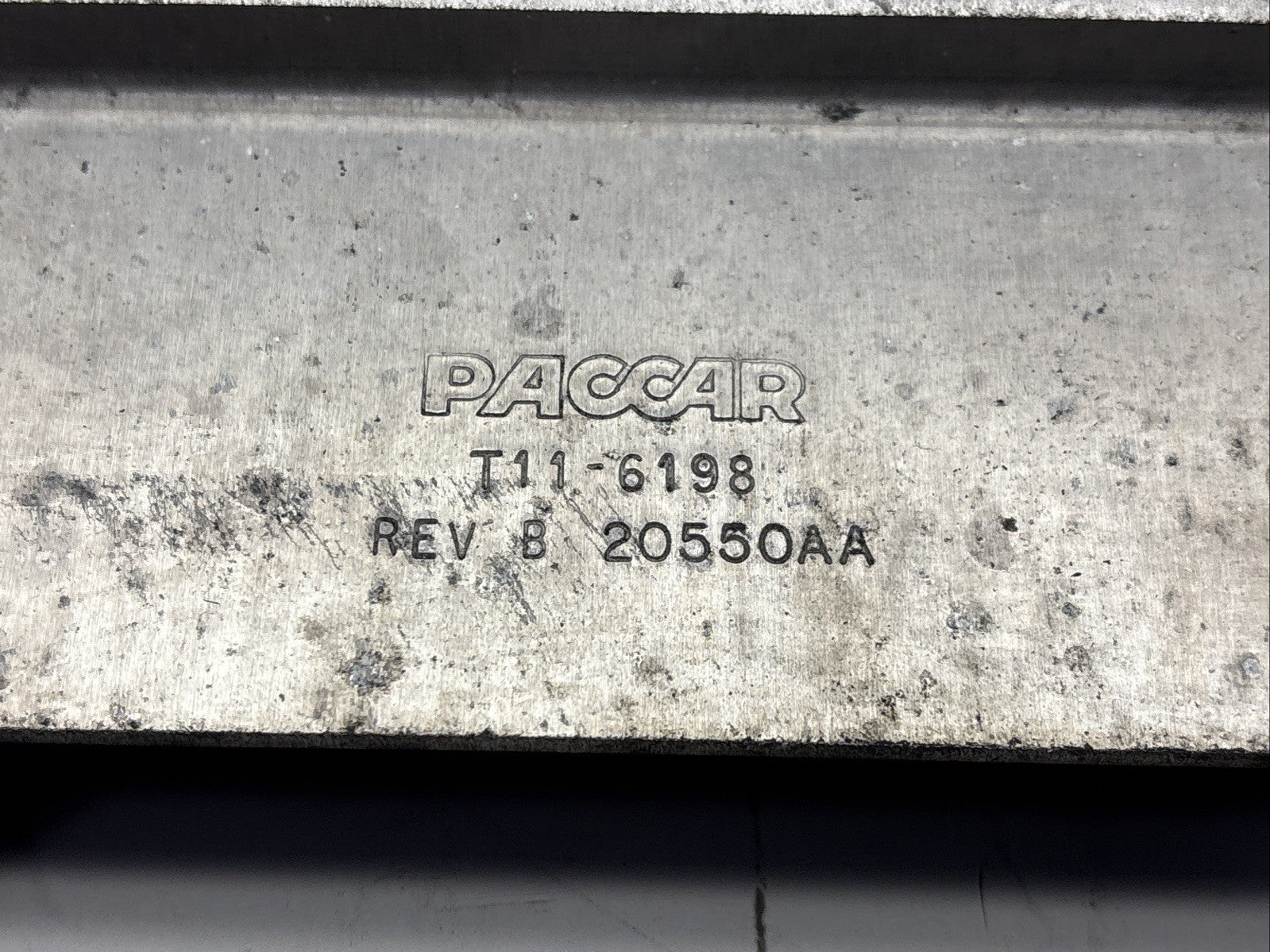 PACCAR  AIR SKIRT BRACKET   T11-6198