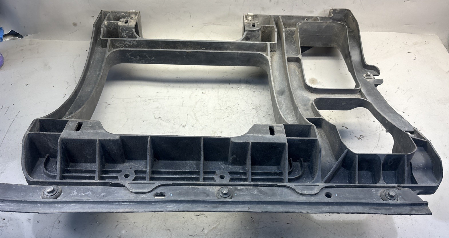 82789505 Body Support for Volvo