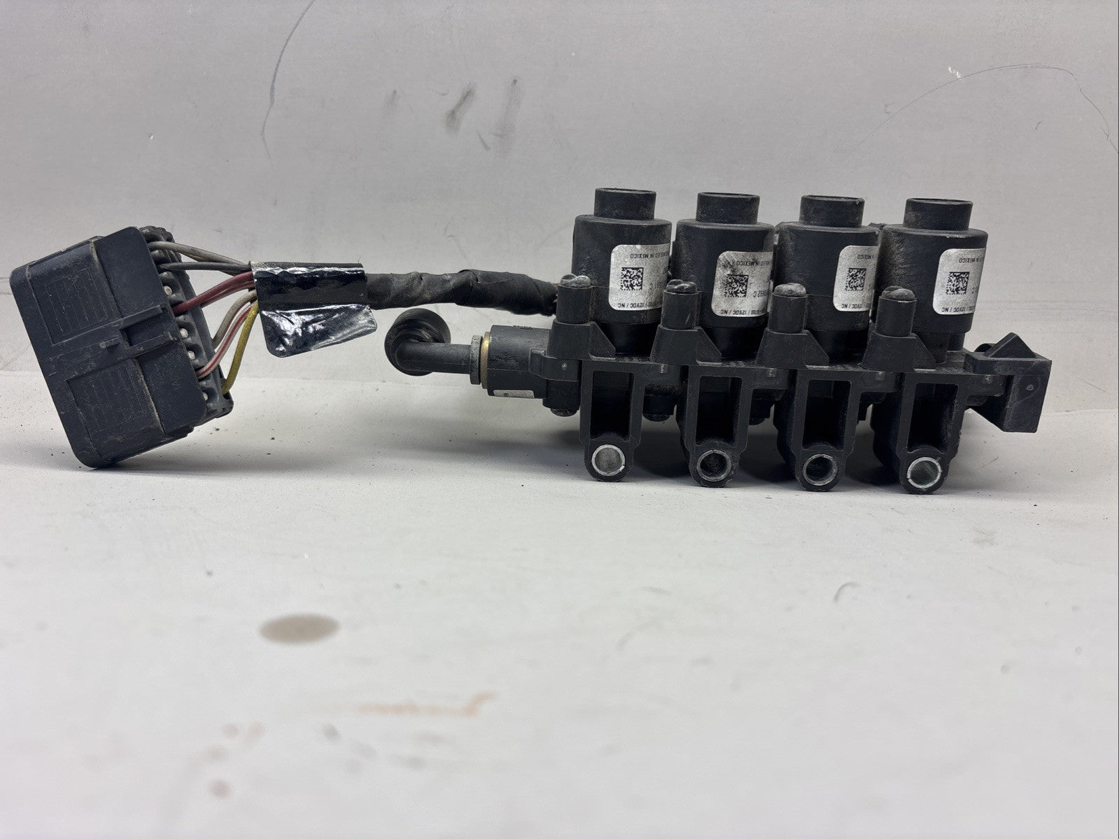 BENDIX AIR MANIFOLD SOLENOID  K052287 OEM-K137099.