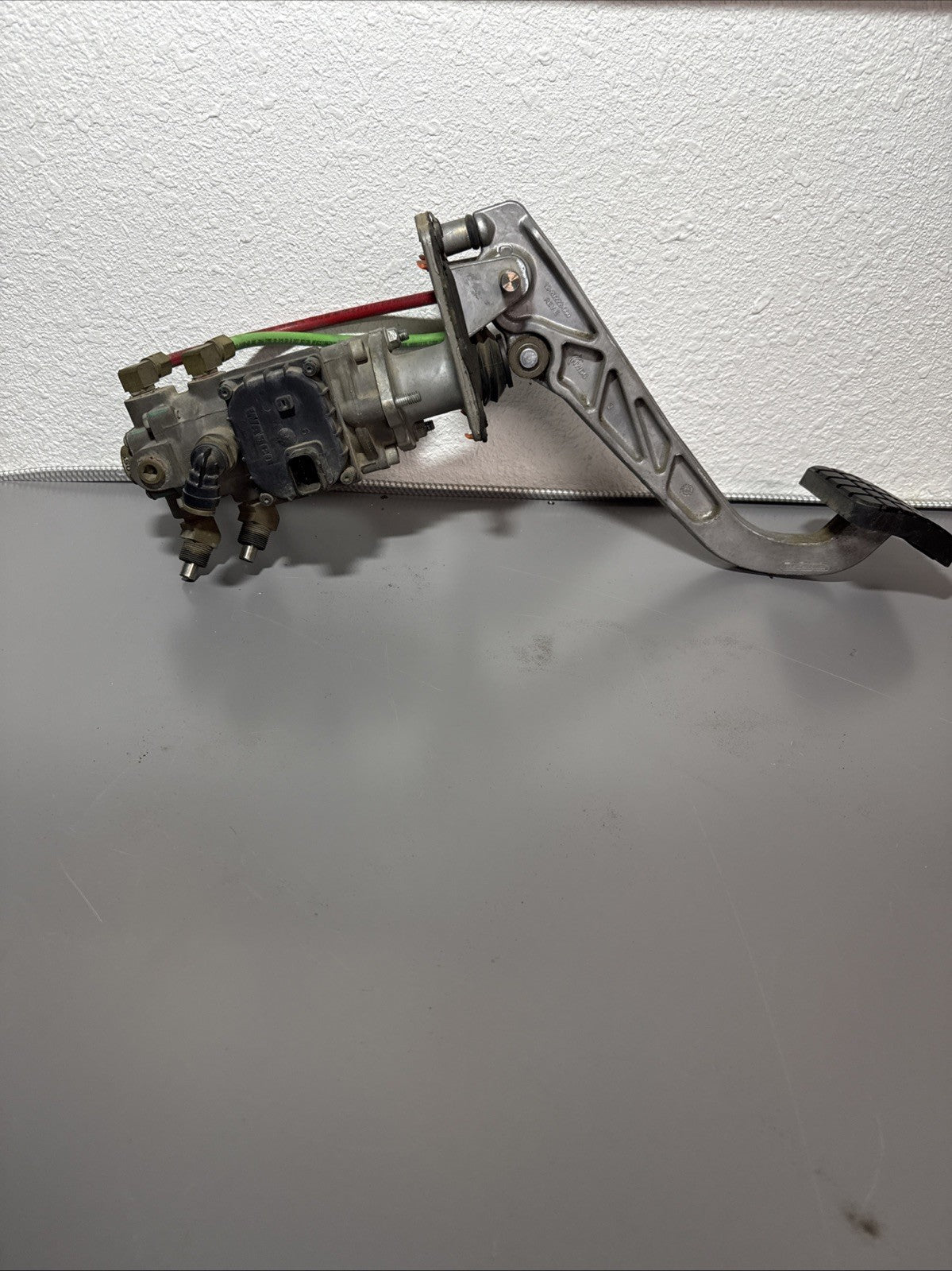 2018-2024 FREIGHTLINER CASCADIA FOOT BRAKE PEDAL W/ VALVE WABCO OEM