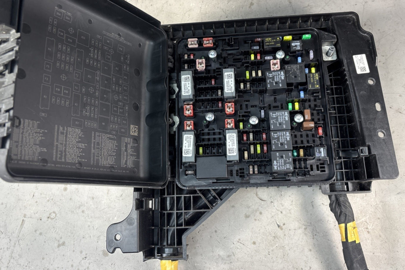Freightliner Power Distribution Module VPDM Fuse Panel A06-90283-000