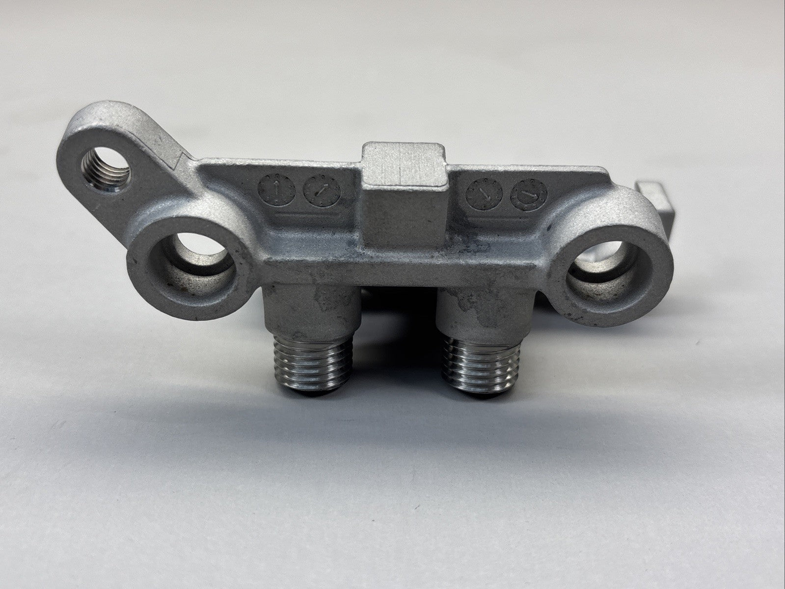 22026839 Volvo / Mack Truck Mounting Plate
