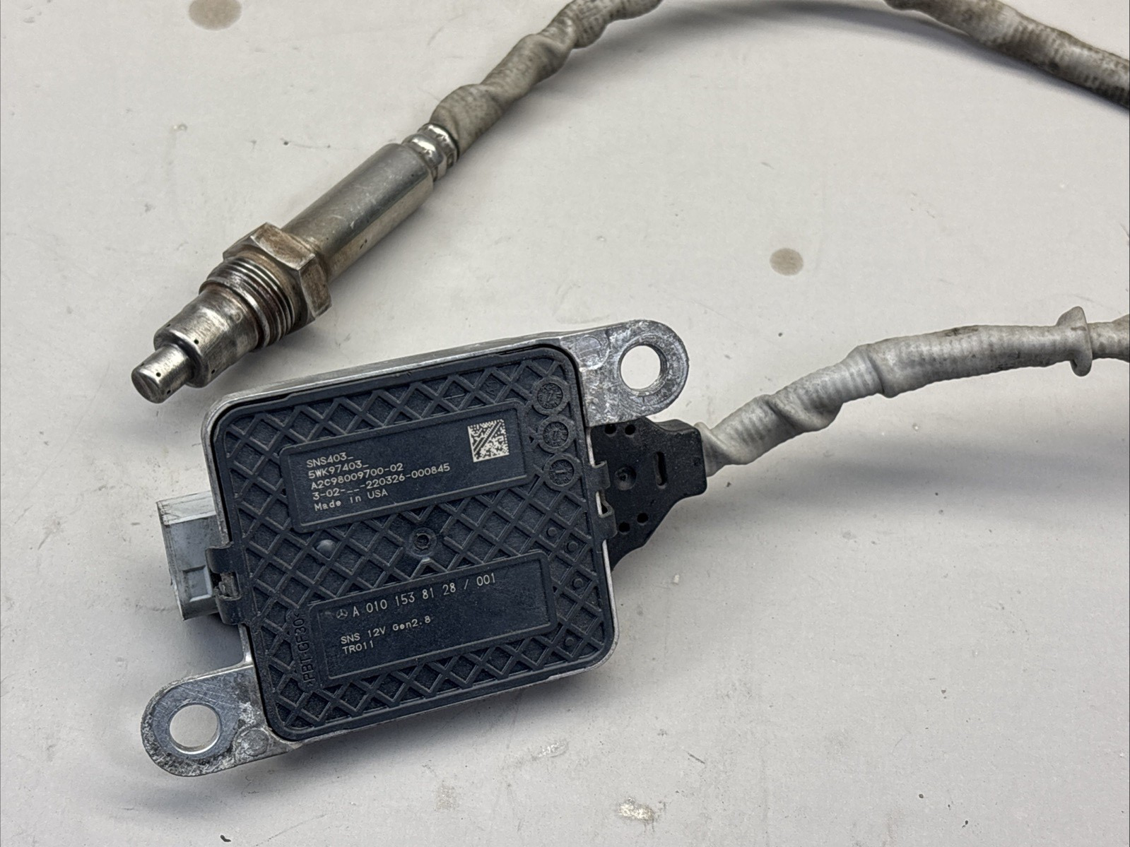 FREIGHTLINER Genuine Detroit Diesel Nox Sensor A 010 153 81 28 /  001