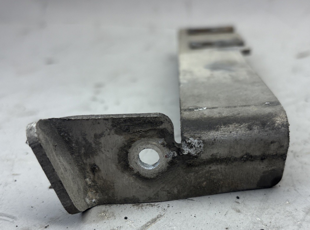 PACCAR MOUNTING BRACKET T11-6208 / 20550AA