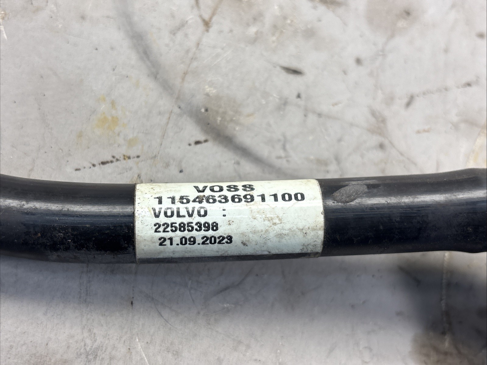 Genuine Transmission Differential Oil Cooler Pipe 22585398 For Volvo VNL Series