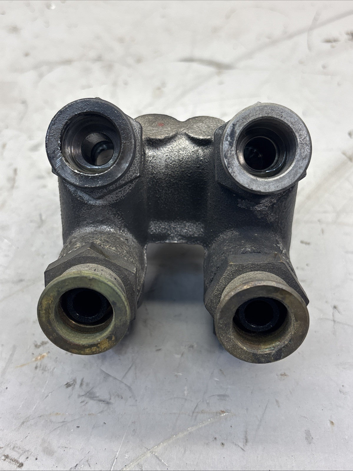 PACCAR FUEL ENGINE BRACKET 2051978