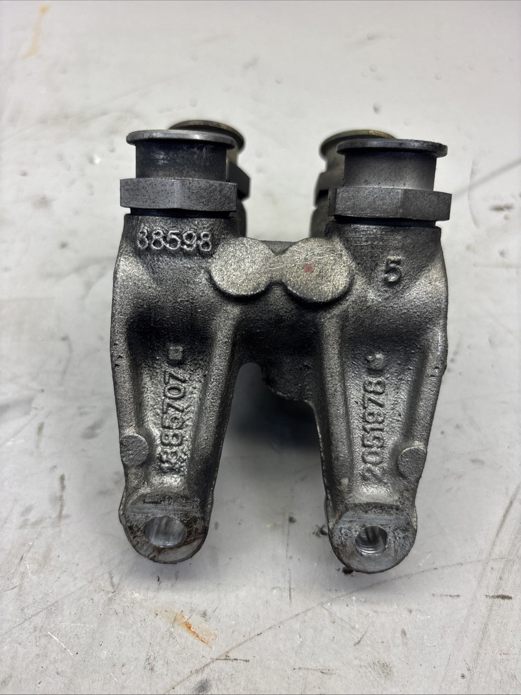 PACCAR FUEL ENGINE BRACKET 2051978