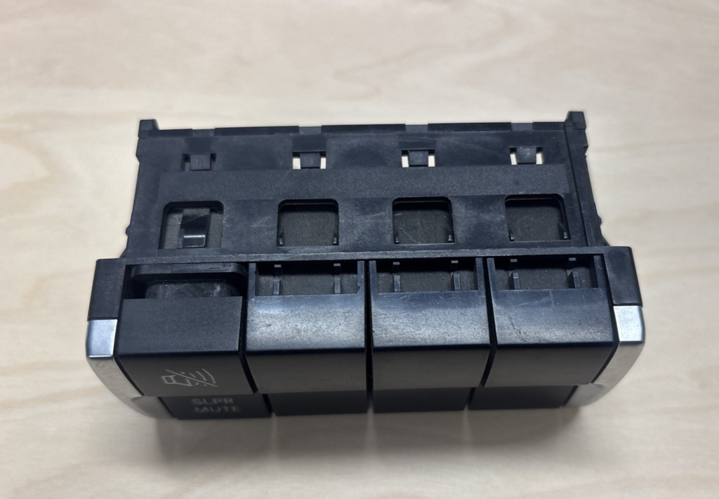 Freightliner Rocker Switch Panel  A06-90732-001