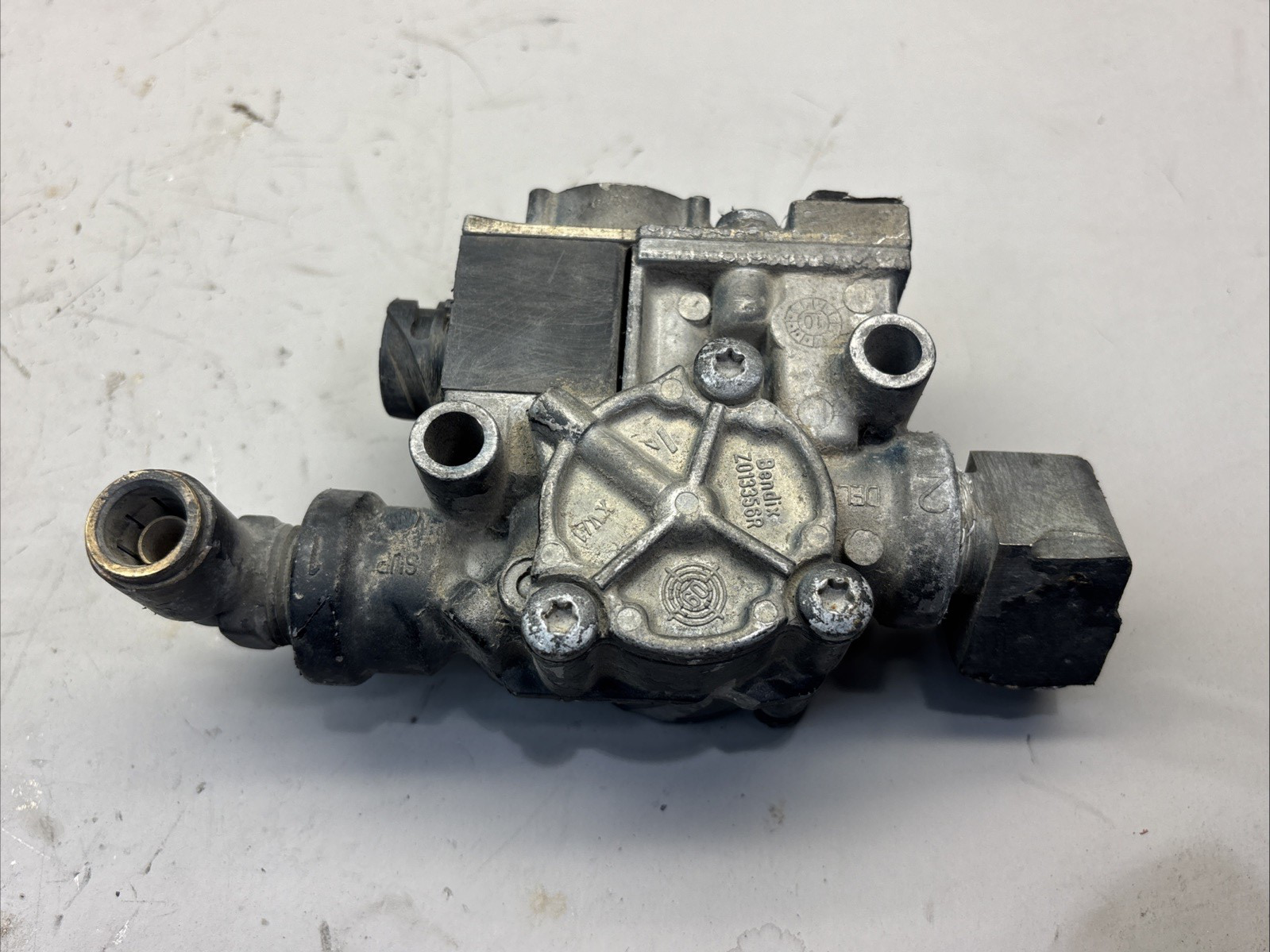 BENDIX ABS BRAKE VALVE P/N 7255122