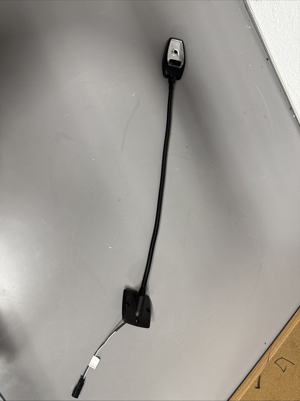 Cracked Freightliner Snake Task Lamp - P/N   A22-73827-000