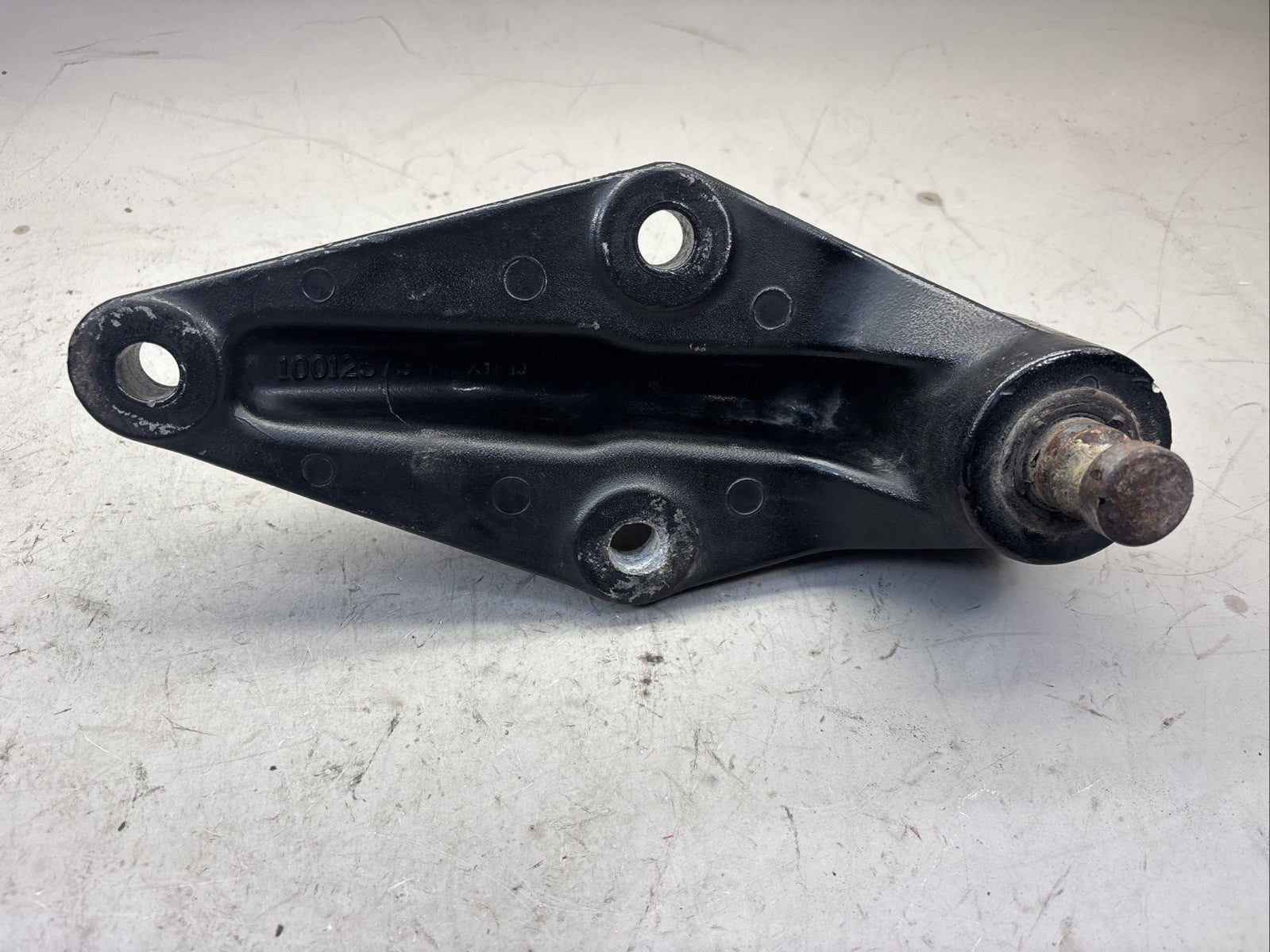 Paccar front spring hanger B11-1033/1034 A Genuine.