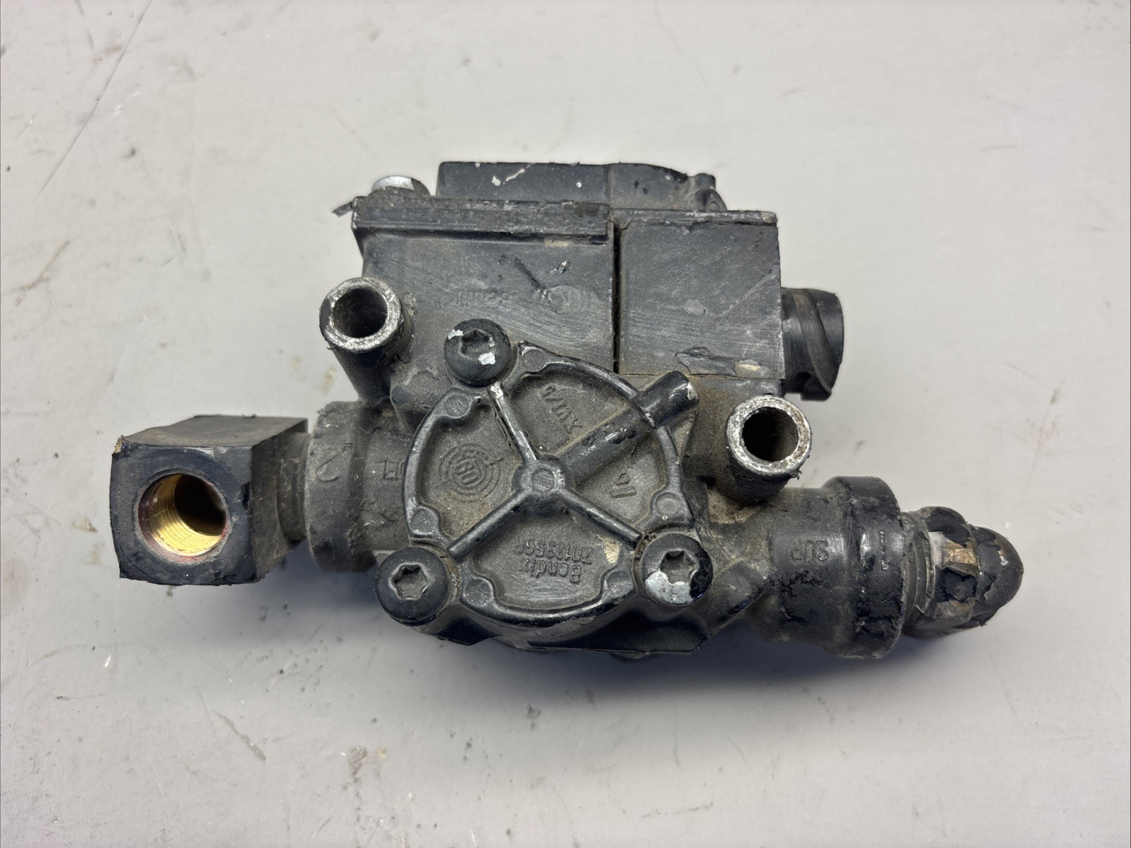 BENDIX ABS BRAKE VALVE P/N 7255122