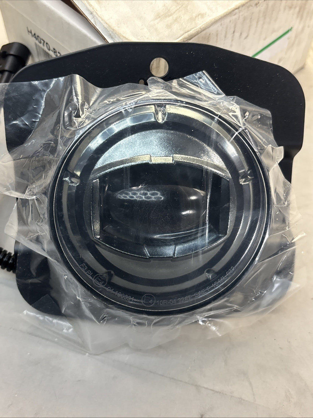Paccar H4070-83235R1 Bolt-On Passenger Right Side Fog Lamp For Kenworth