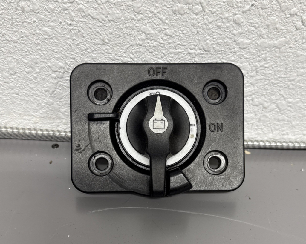 A66-02293-000 Switch for Freightliner