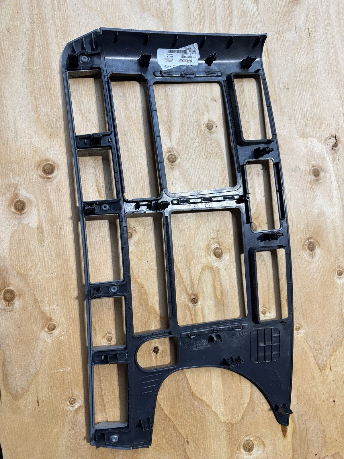 KENWORTH CENTER DASH PANEL MOLDED, PACCAR,  P/N: S18-1026-000