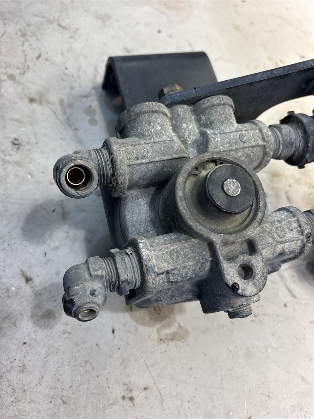 BENDIX AIR BRAKE & ABS MODULATOR VALVE T-5006929