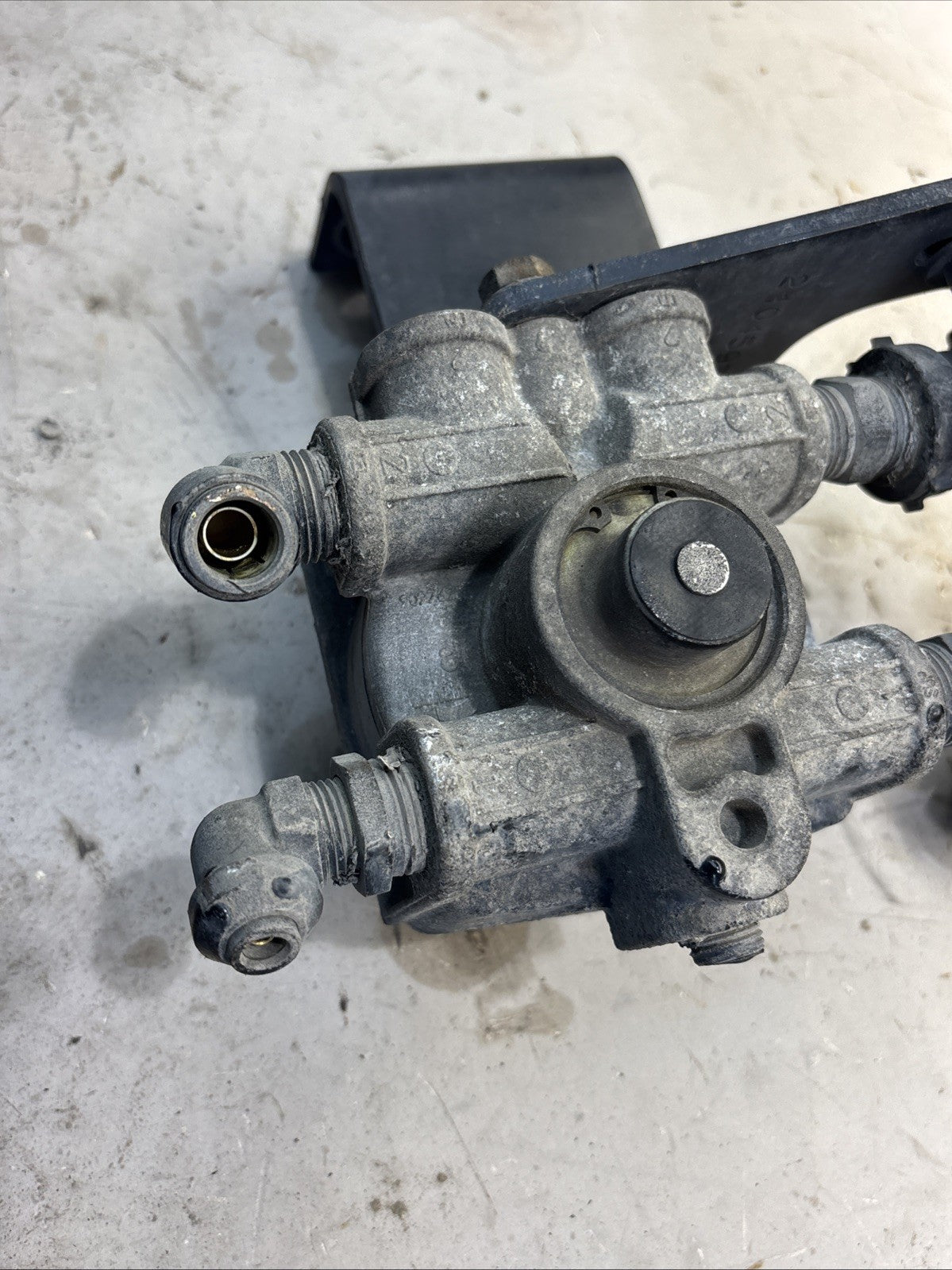 BENDIX AIR BRAKE & ABS MODULATOR VALVE T-5006929