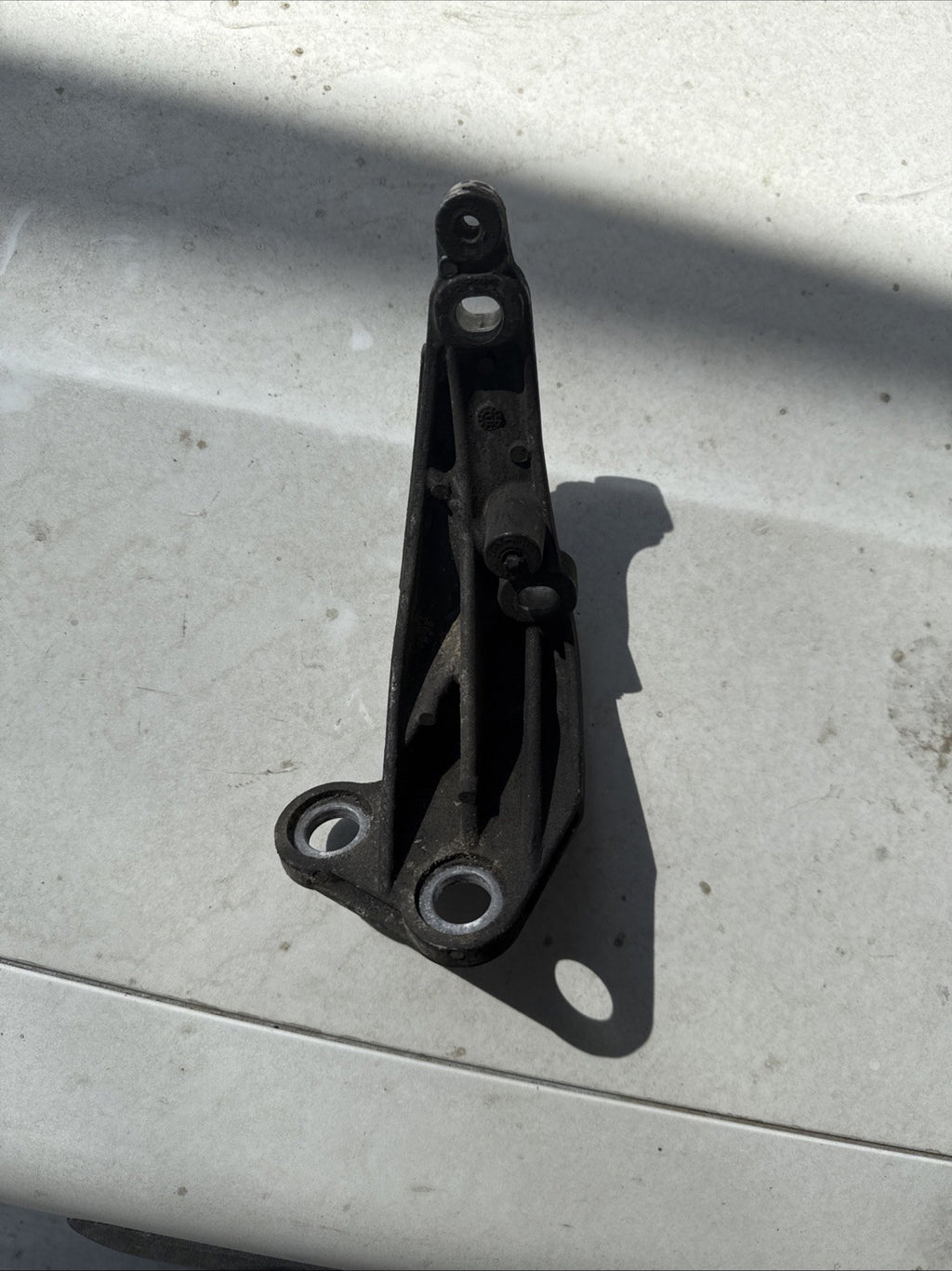 Freightliner Cascadia Detroit Diesel DD15 Engine Bracket A4730982039 A114