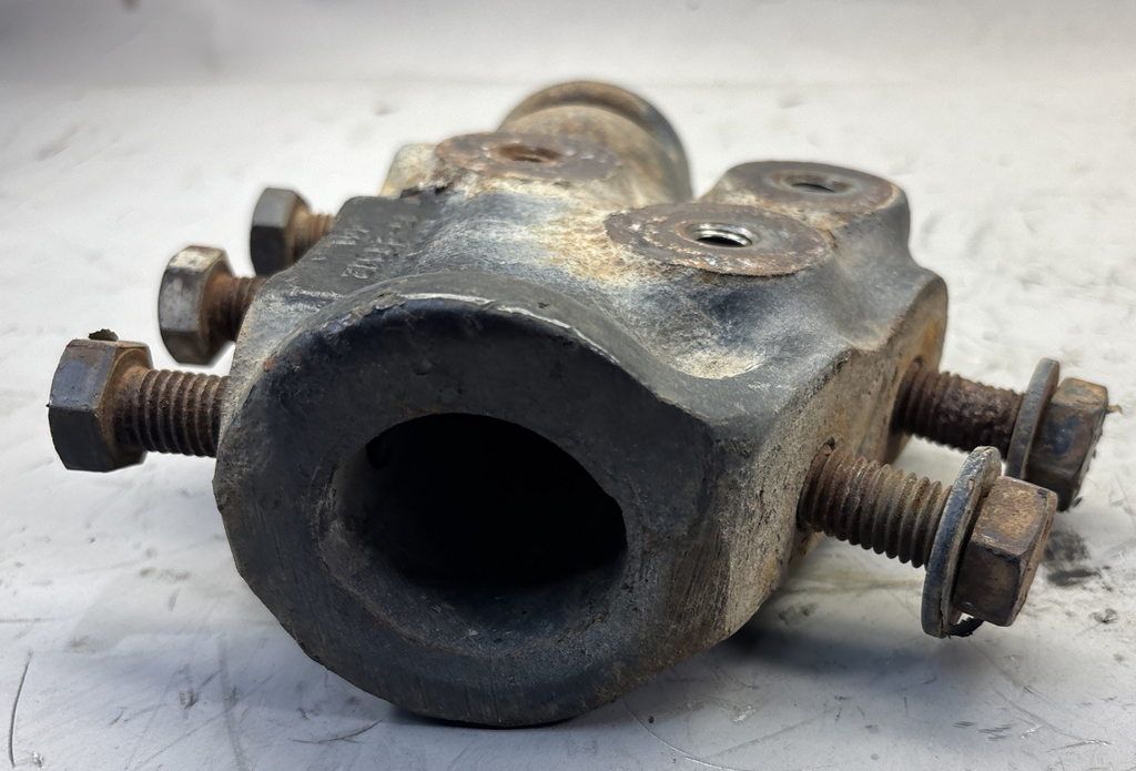 FREIGHTLINER CASCADIA RH TOW HOOK BRACKET 15-23812-001
