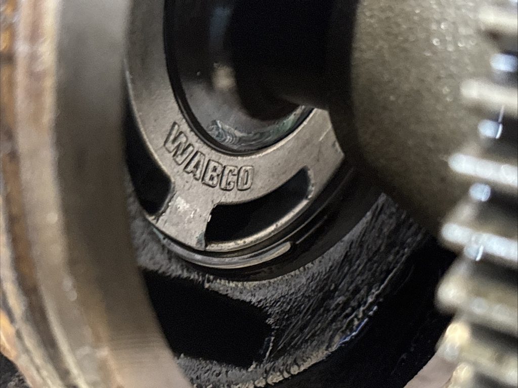 2019 Paccar MX13 WABCO Air Compressor 912 218 010 OEM