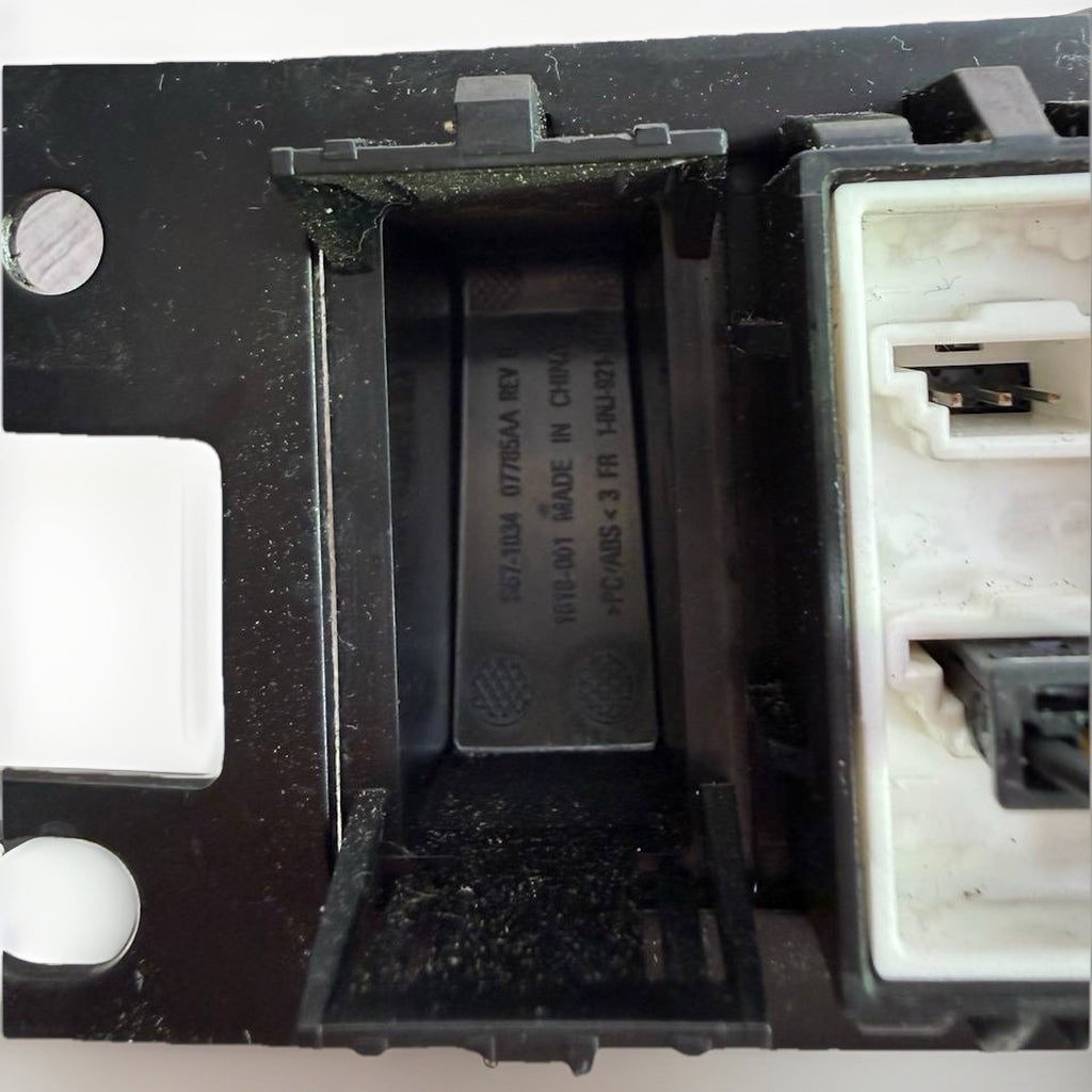 PACCAR Switch Panel S06-1073-601 with Three Switches