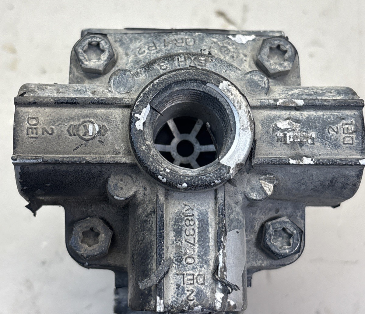 Genuine Bendix QR-1C3P Air Brake Valve K184637N07 Quick Release Valve 23224