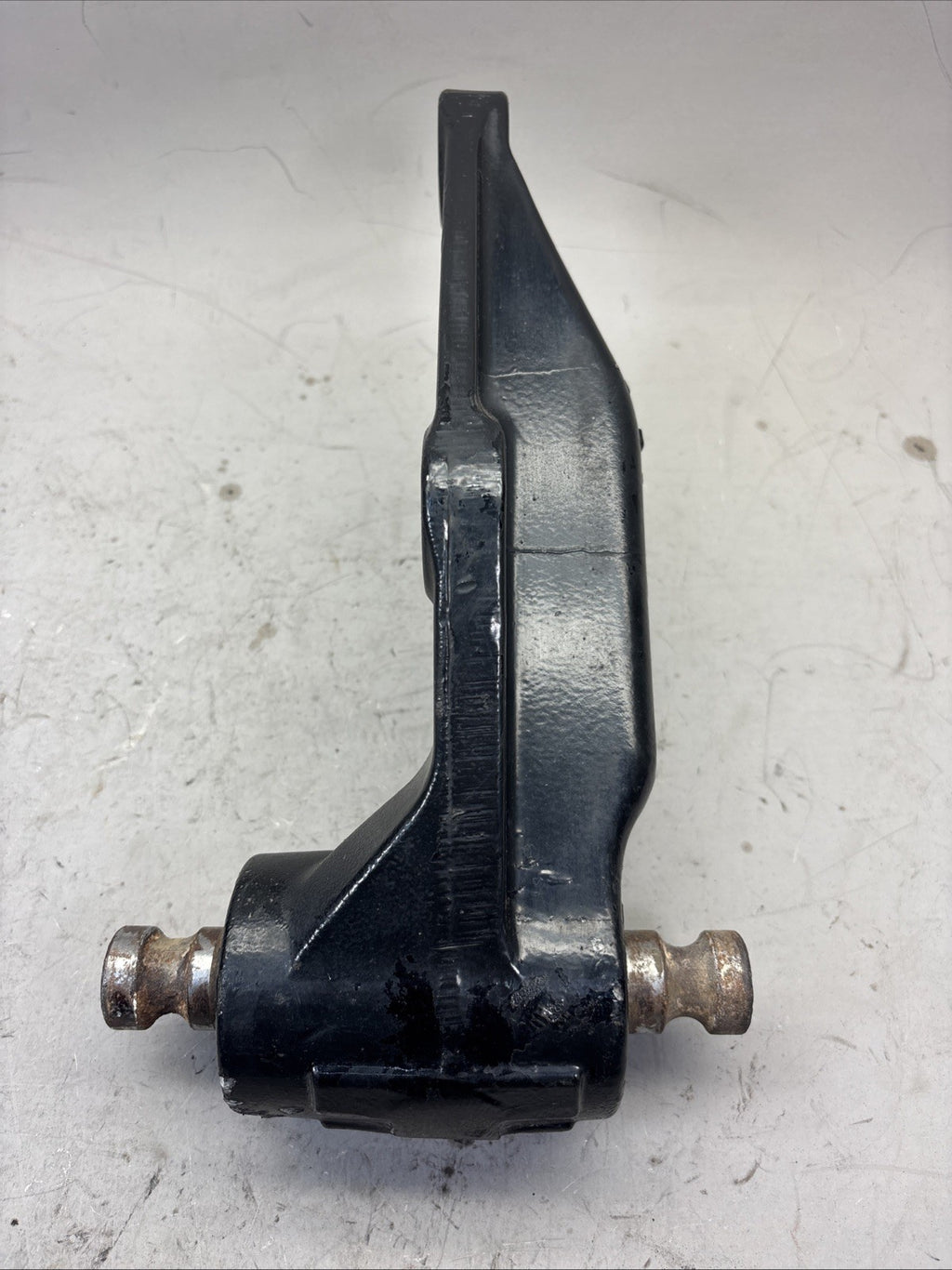 Paccar front spring hanger B11-1033/1034 A Genuine.
