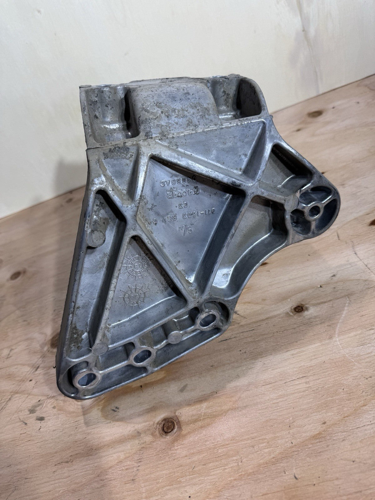 D11-1503 KENWORTH T680 AIR CLEANER BRACKET 3771232
