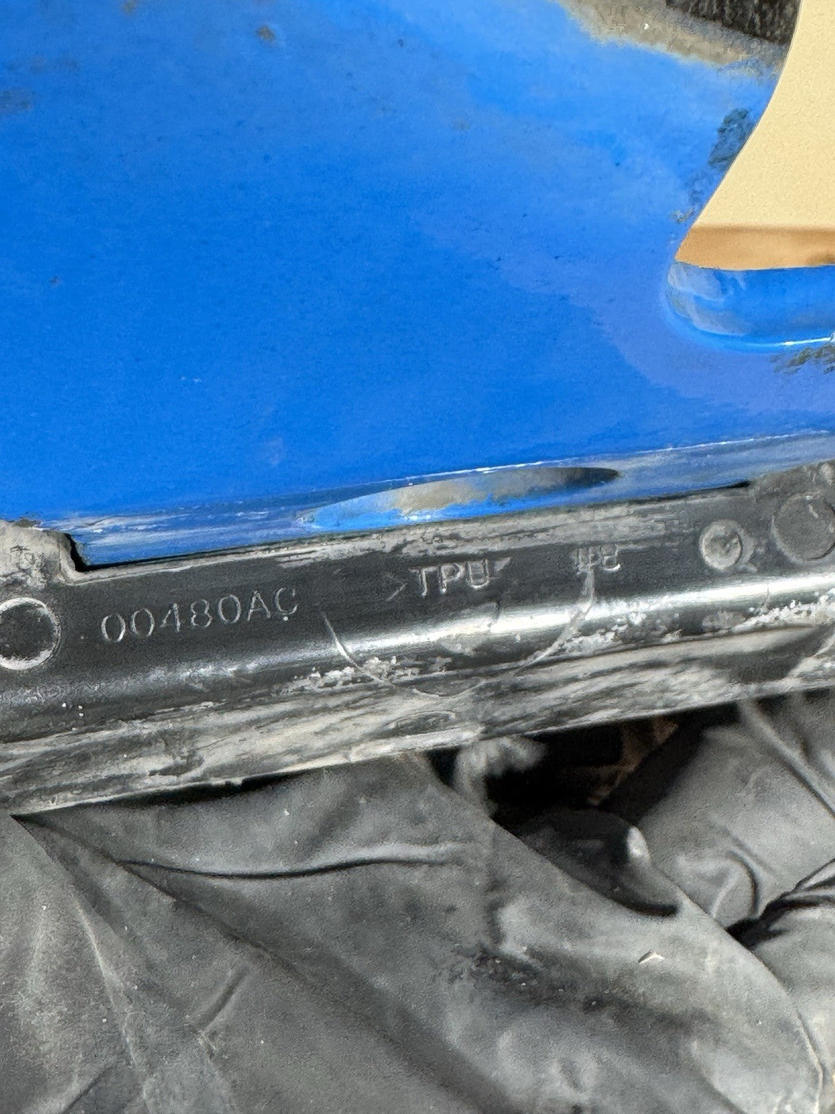 Kenworth T680 Right/Passenger Hood Rest - Used | P/N 00480ac Both Left & Right