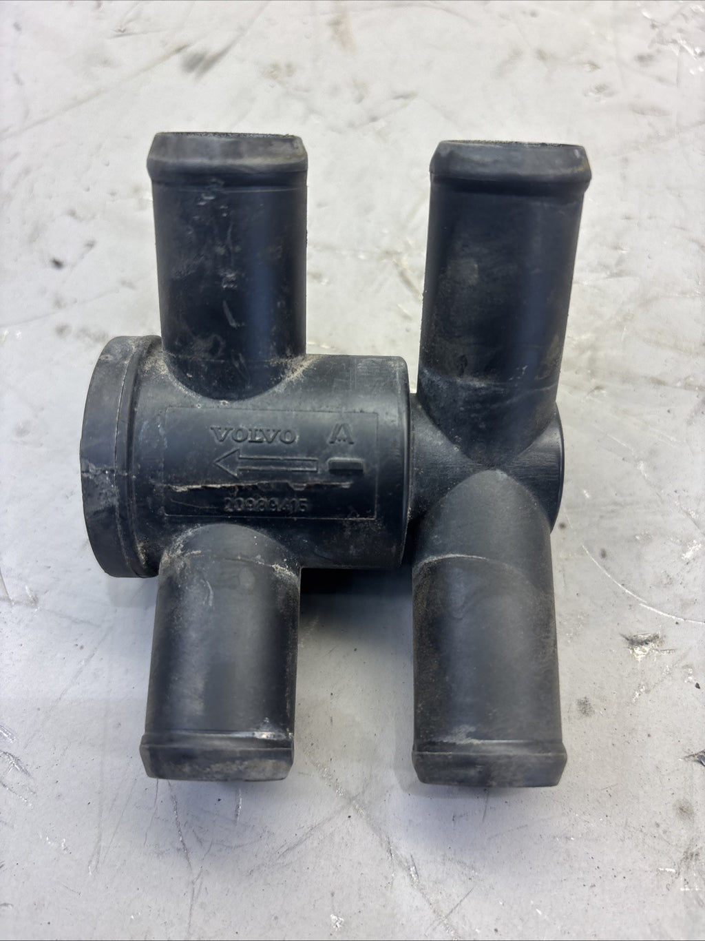 OEM VOLVO VNL HEATER HOSE VALVE  P/N: 20989415