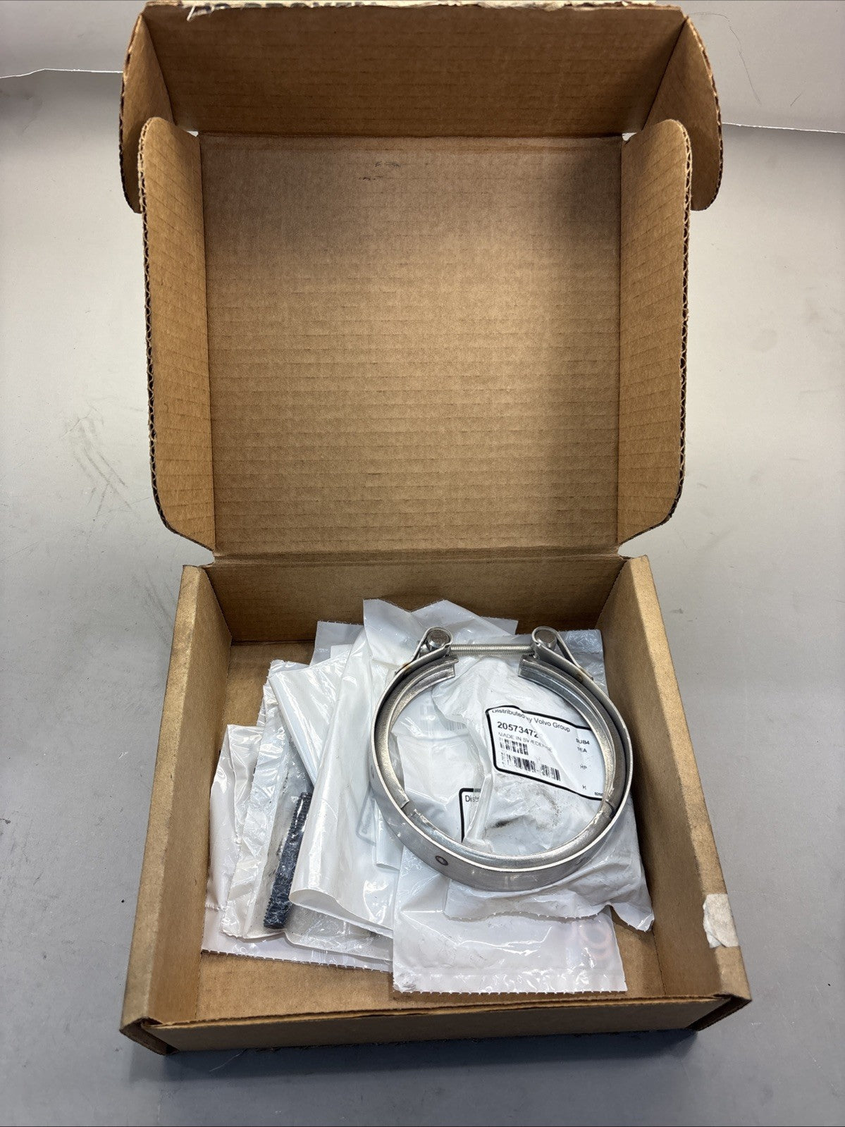 Genuine Mack and Volvo Turbo Installation Kit 85116577