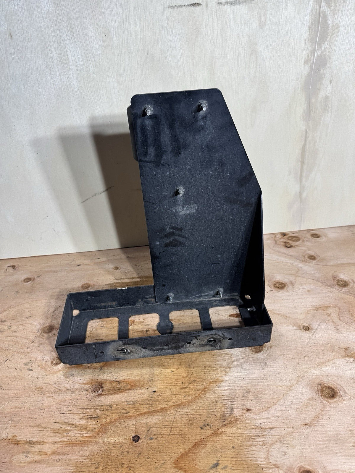 R11-2425 BRACKET - GLADHAND  FRAME COMPONENTS Kenworth