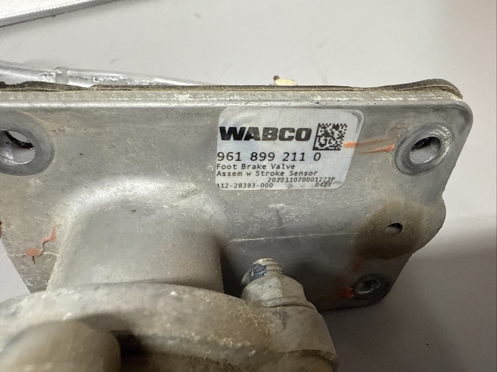 2018-2024 FREIGHTLINER CASCADIA FOOT BRAKE PEDAL W/ VALVE WABCO OEM