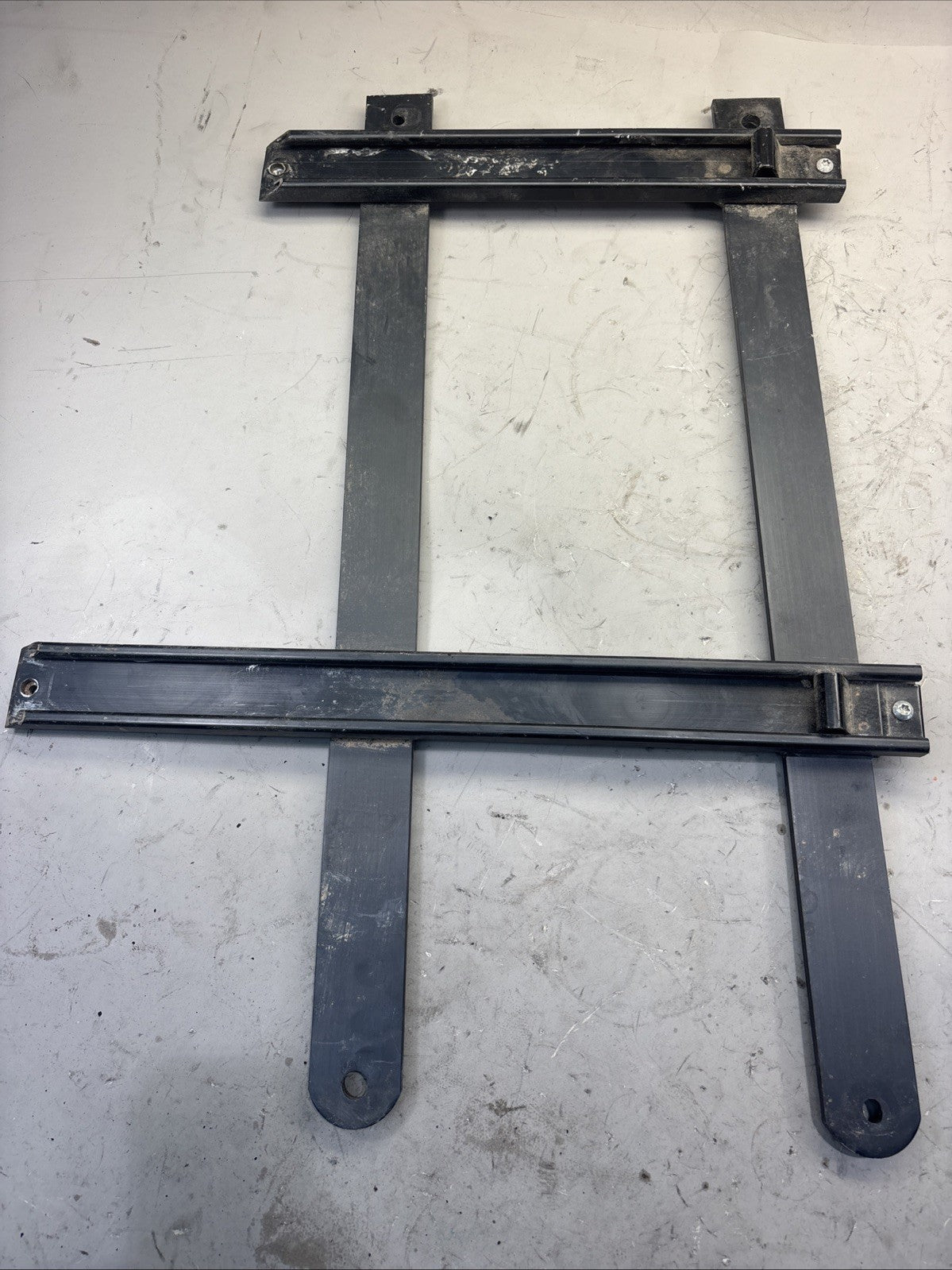 2018-2024 VOLVO VNL 860 780 REFRIGERATOR SUPPORT MOUNT BRACKET OEM 20476258